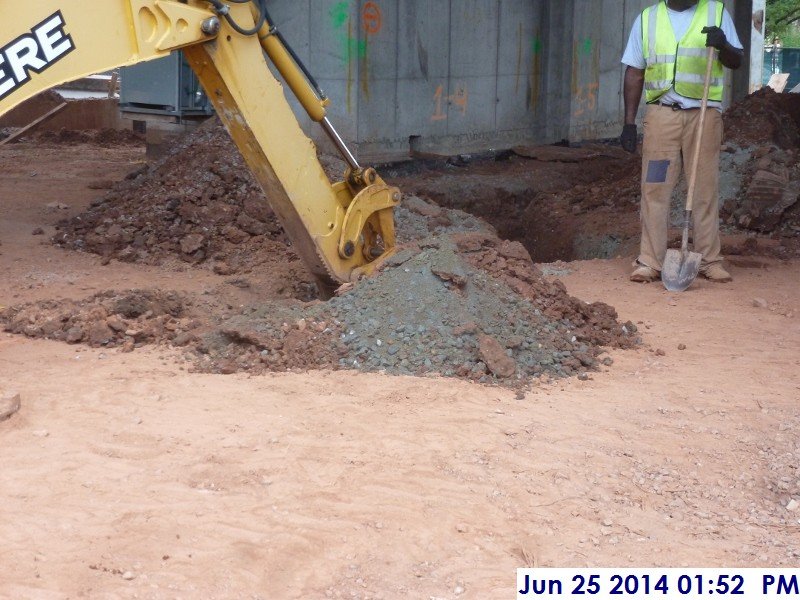 Continued excavation for the underground sanitary piping Facing East (800x600)